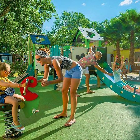 Mobilhome Climatise 3Ch 6P Dans Parc Des 7 Fonts Agde Exterior foto