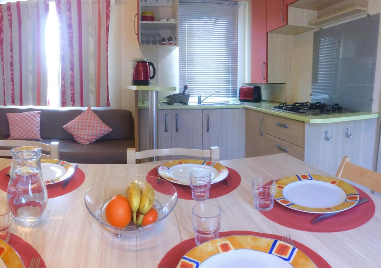 Mobilhome Climatise 3Ch 6P Dans Parc Des 7 Fonts Agde Exterior foto
